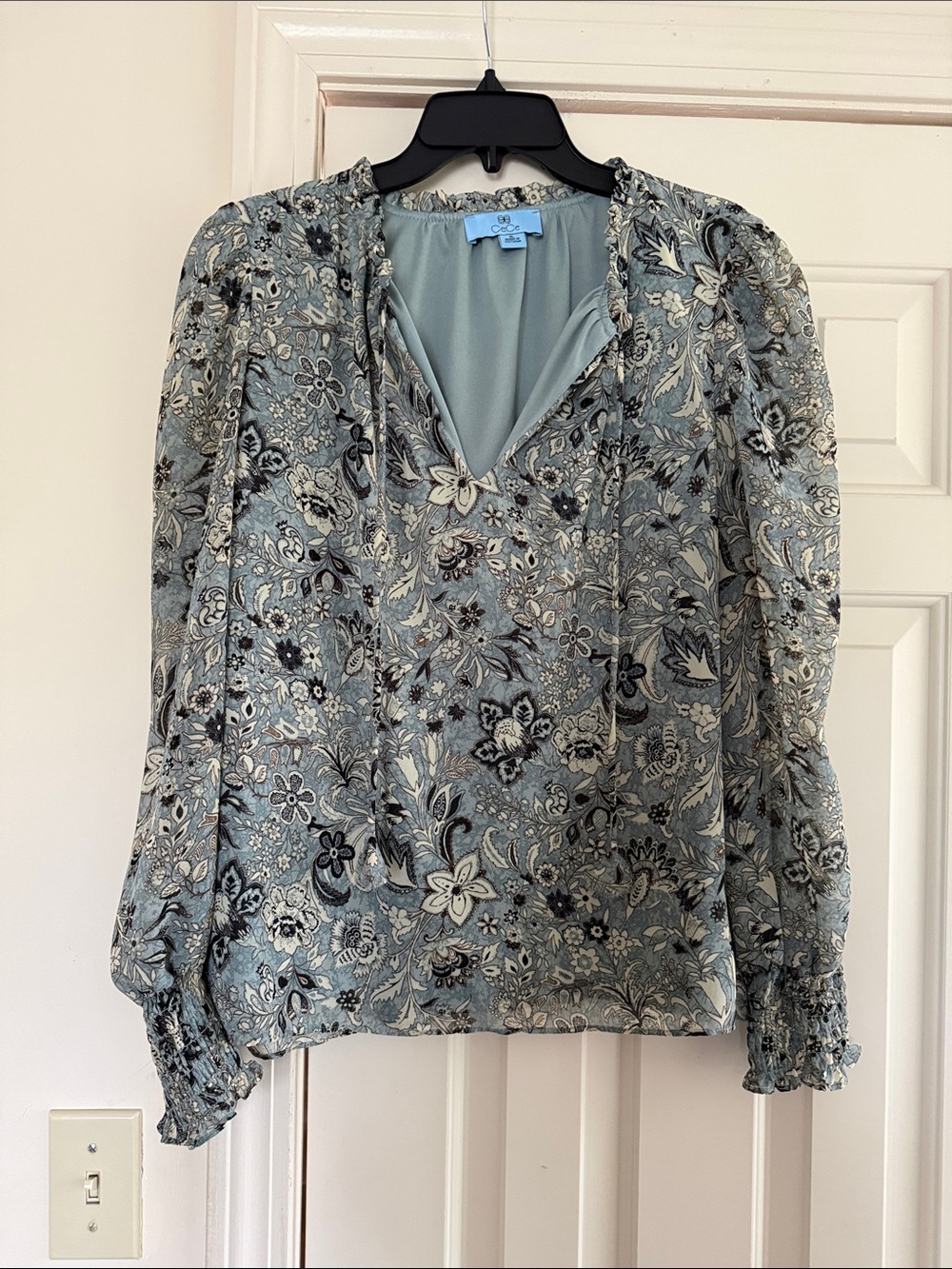 Light Blue/Green Floral V-Neck Puff Sleeve Blouse